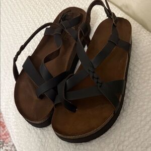Women's 7.5 white Mountain Cliffs Black and Brown Sandals